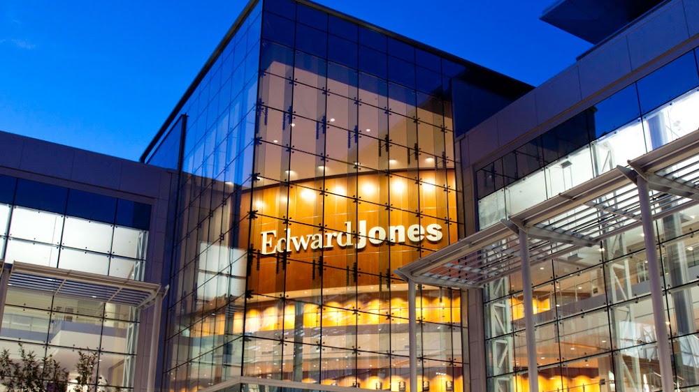 Edward Jones – Financial Advisor: Carla E Brooks